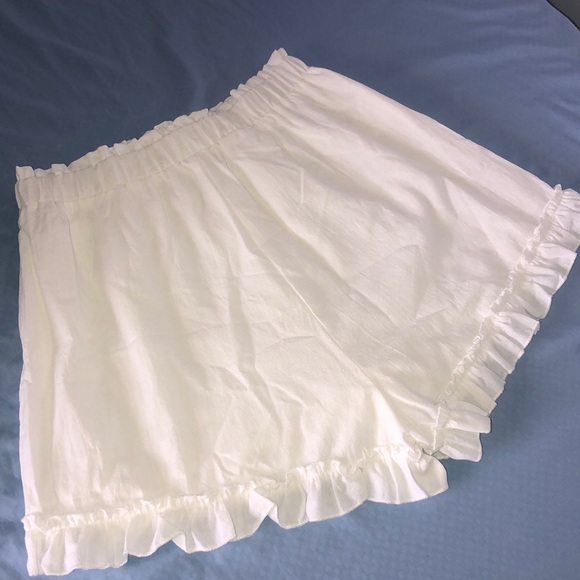 Cute white shorts 🩳 - Picture 7 of 7